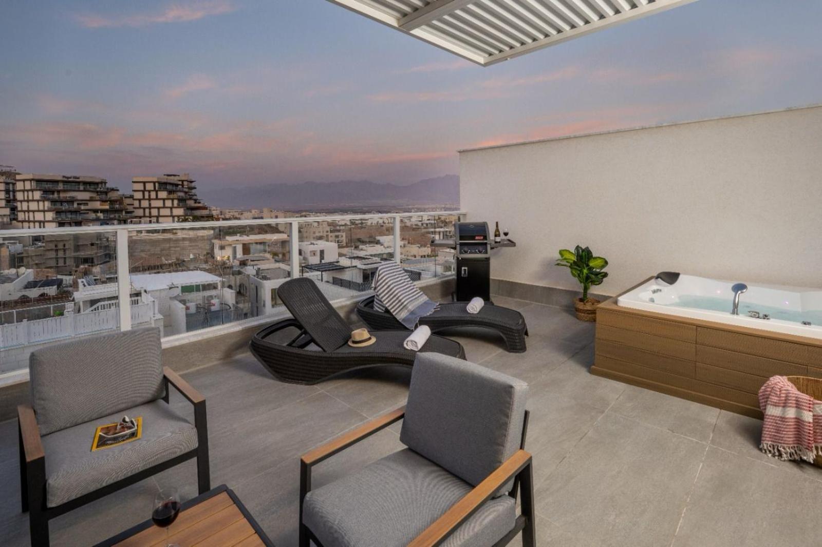 Mountain And Sea View - Penthouse With Private Pool Leilighet Eilat Eksteriør bilde